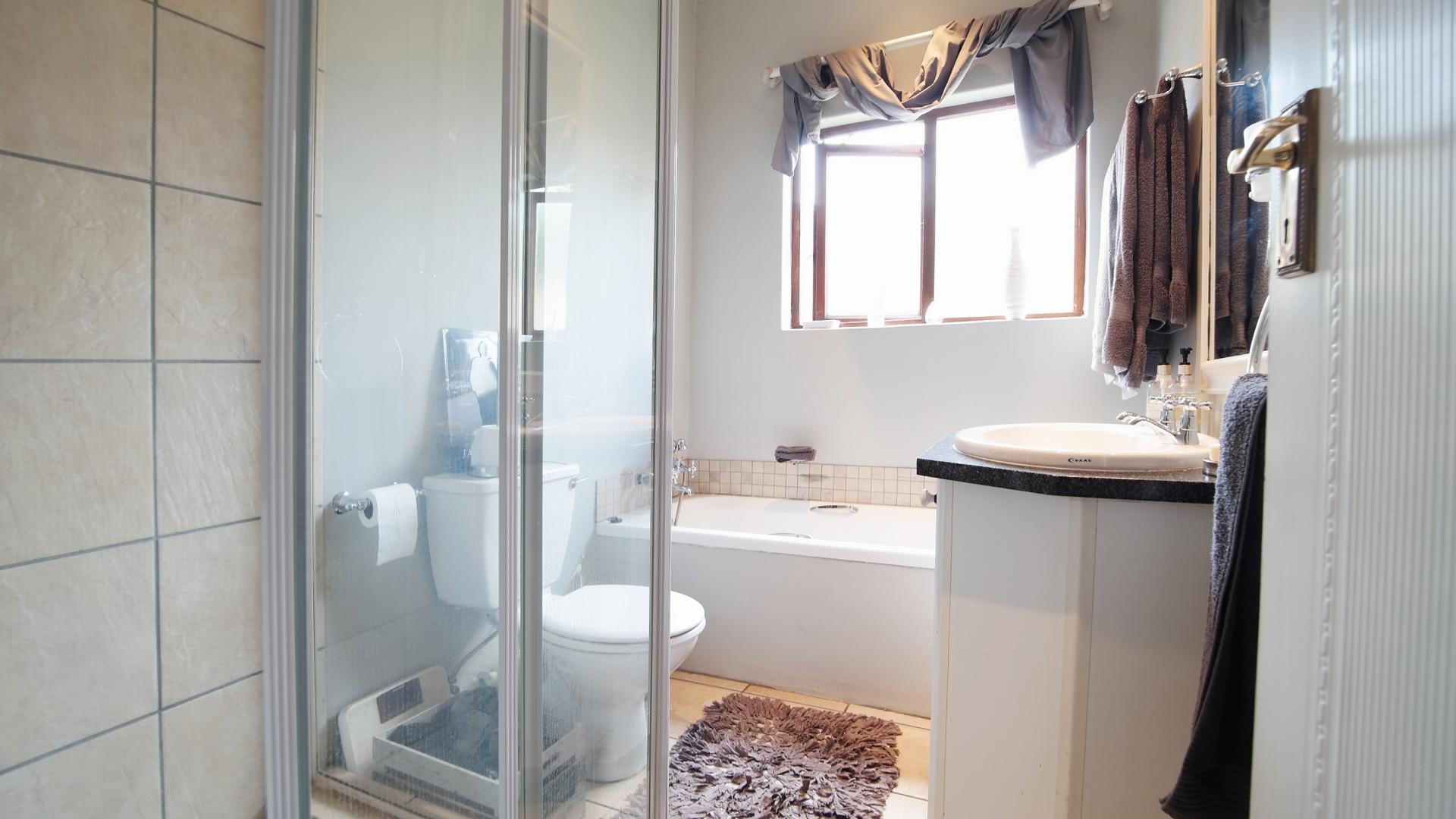 Bathroom 1 - 6 square meters of property in Boardwalk Meander Estate