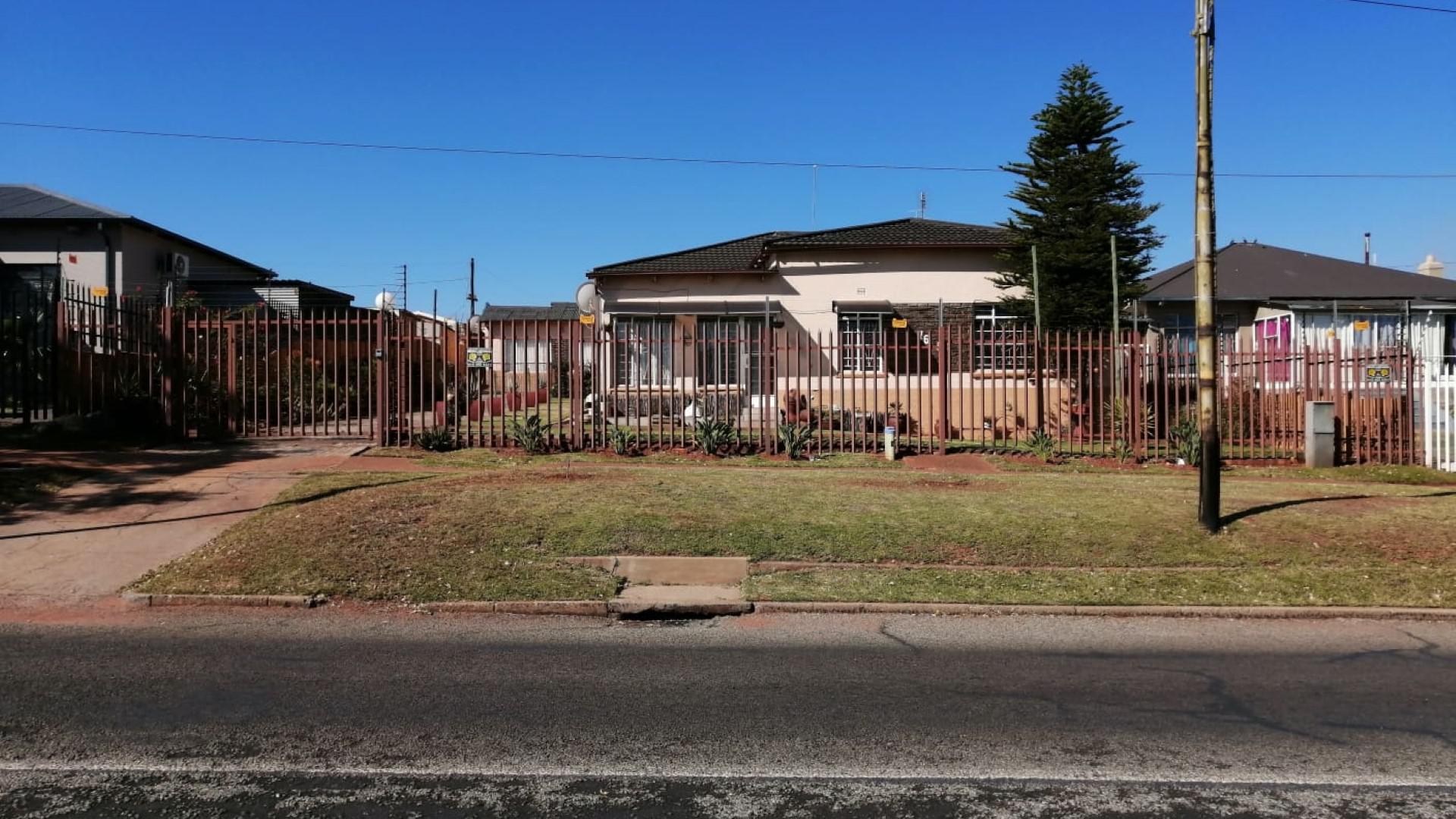 Front View of property in Krugersdorp