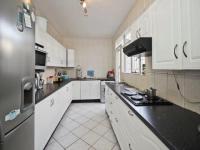 Kitchen - 18 square meters of property in Bryanston West