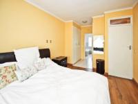 Main Bedroom - 25 square meters of property in Bryanston West
