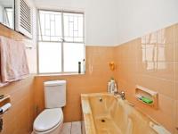 Bathroom 2 of property in Bryanston West