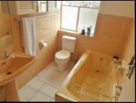 Main Bathroom - 8 square meters of property in Bryanston West