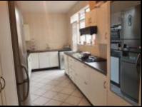 Kitchen - 18 square meters of property in Bryanston West
