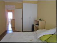 Bed Room 2 - 15 square meters of property in Bryanston West