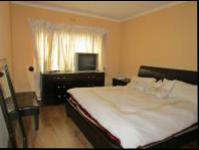 Main Bedroom - 25 square meters of property in Bryanston West
