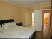 Main Bedroom - 25 square meters of property in Bryanston West