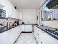 Kitchen - 18 square meters of property in Bryanston West