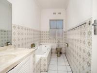 Bathroom 2 of property in Bryanston West