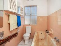 Bathroom 1 - 11 square meters of property in Bryanston West