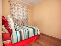 Bed Room 2 - 15 square meters of property in Bryanston West