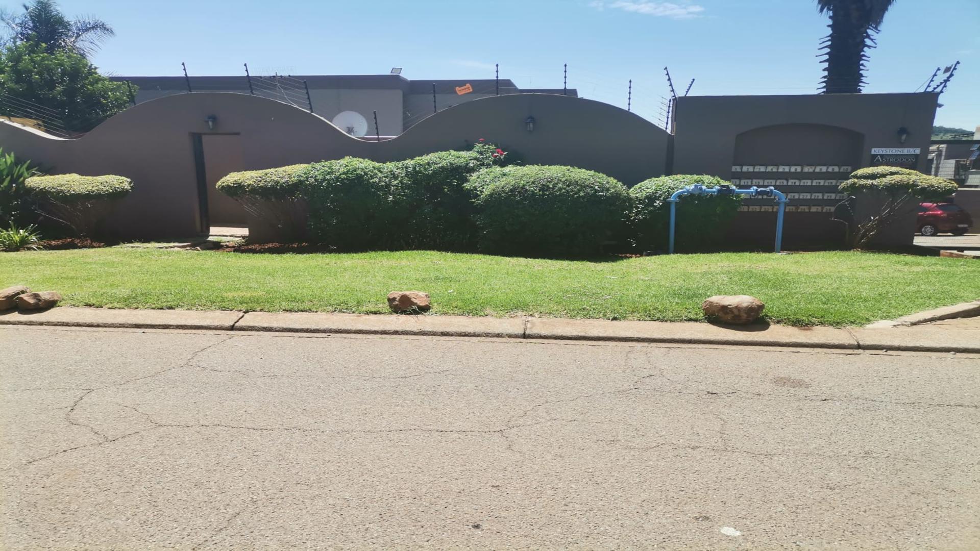 Front View of property in Glenvista