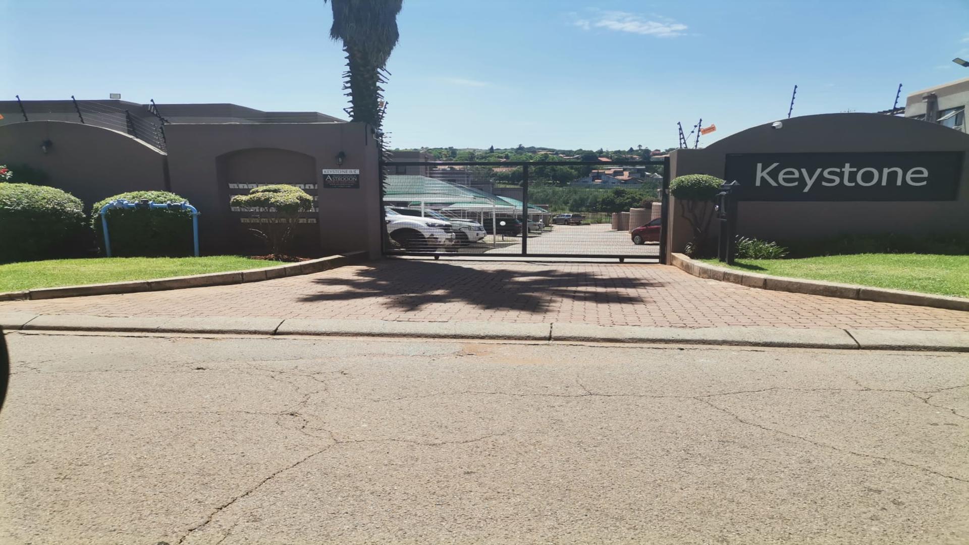 Front View of property in Glenvista