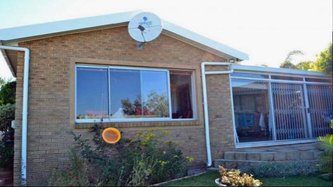 2 Bedroom House for Sale For Sale in Bellville - Home Sell - MR153797