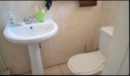 Bathroom 1 - 3 square meters of property in Tasbetpark