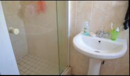 Bathroom 1 - 3 square meters of property in Tasbetpark