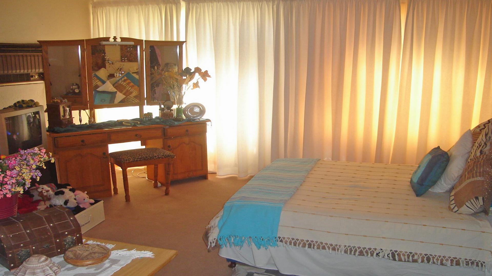 Bed Room 1 of property in Hofmeyr