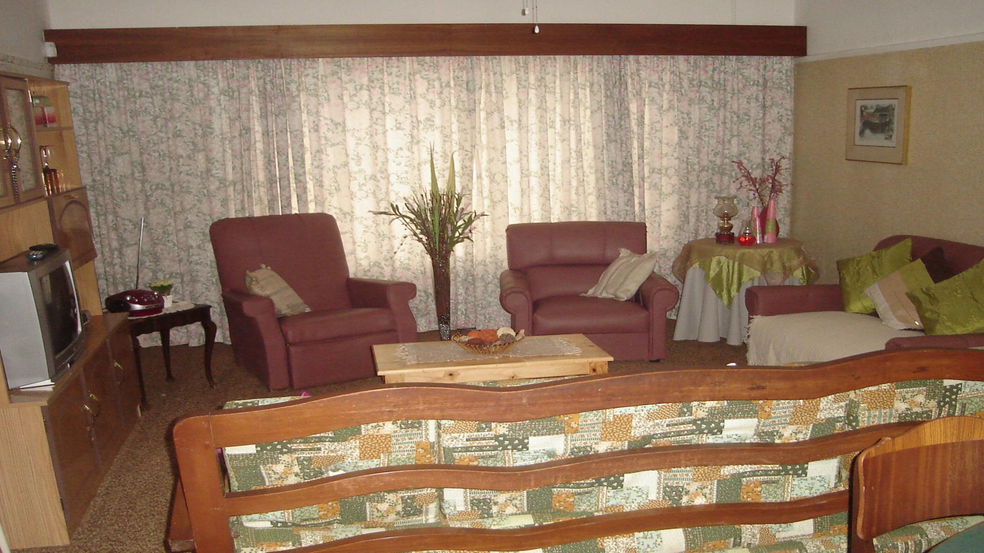 Lounges of property in Hofmeyr