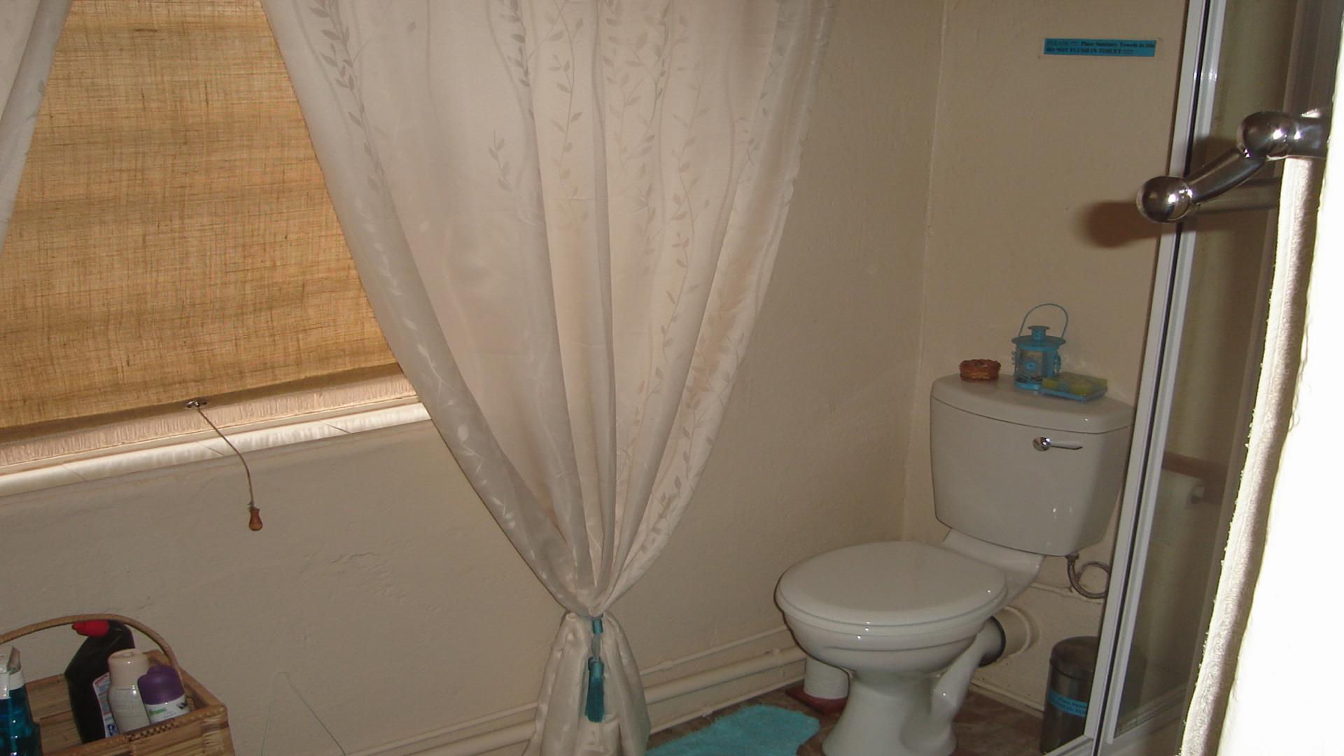 Bathroom 1 of property in Hofmeyr