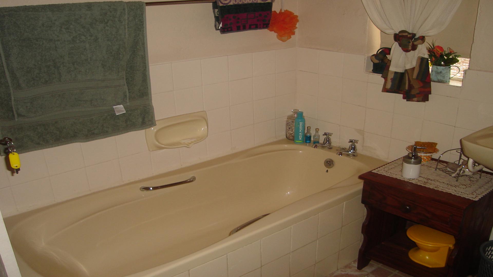 Bathroom 2 of property in Hofmeyr