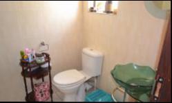 Bathroom 2 - 5 square meters of property in Kosmosdal