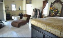 Main Bedroom - 49 square meters of property in Kosmosdal