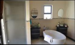 Main Bathroom of property in Kosmosdal