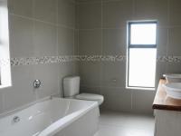 Main Bathroom - 12 square meters of property in Kraaibosch Country Estate