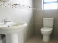 Bathroom 2 - 6 square meters of property in Kraaibosch Country Estate