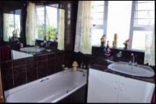 Main Bathroom - 5 square meters of property in Pumula