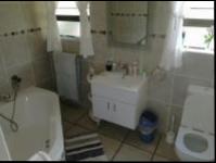 Main Bathroom - 4 square meters of property in Eshowe