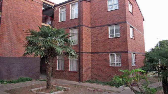 2 Bedroom Apartment for Sale For Sale in Laudium - Home Sell - MR153927