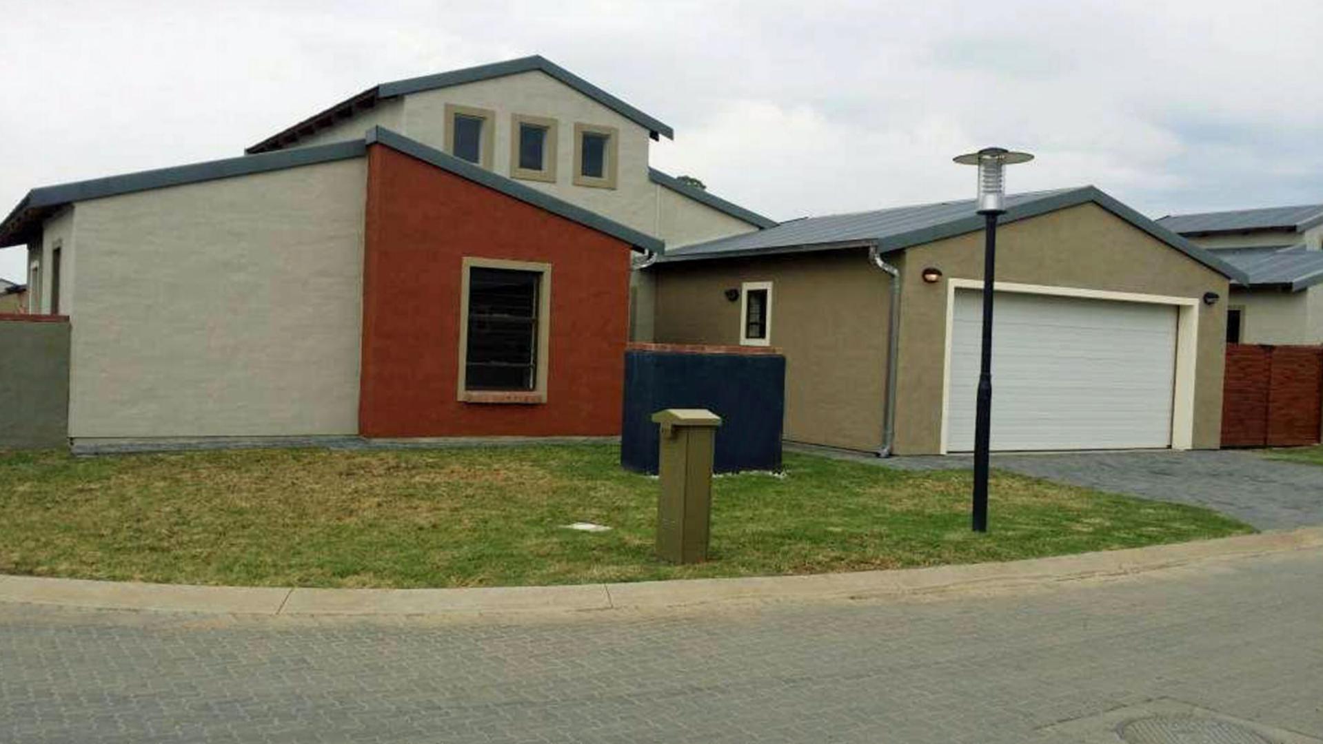 Front View of property in Waterval East