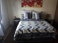 Main Bedroom - 20 square meters of property in Waterval East