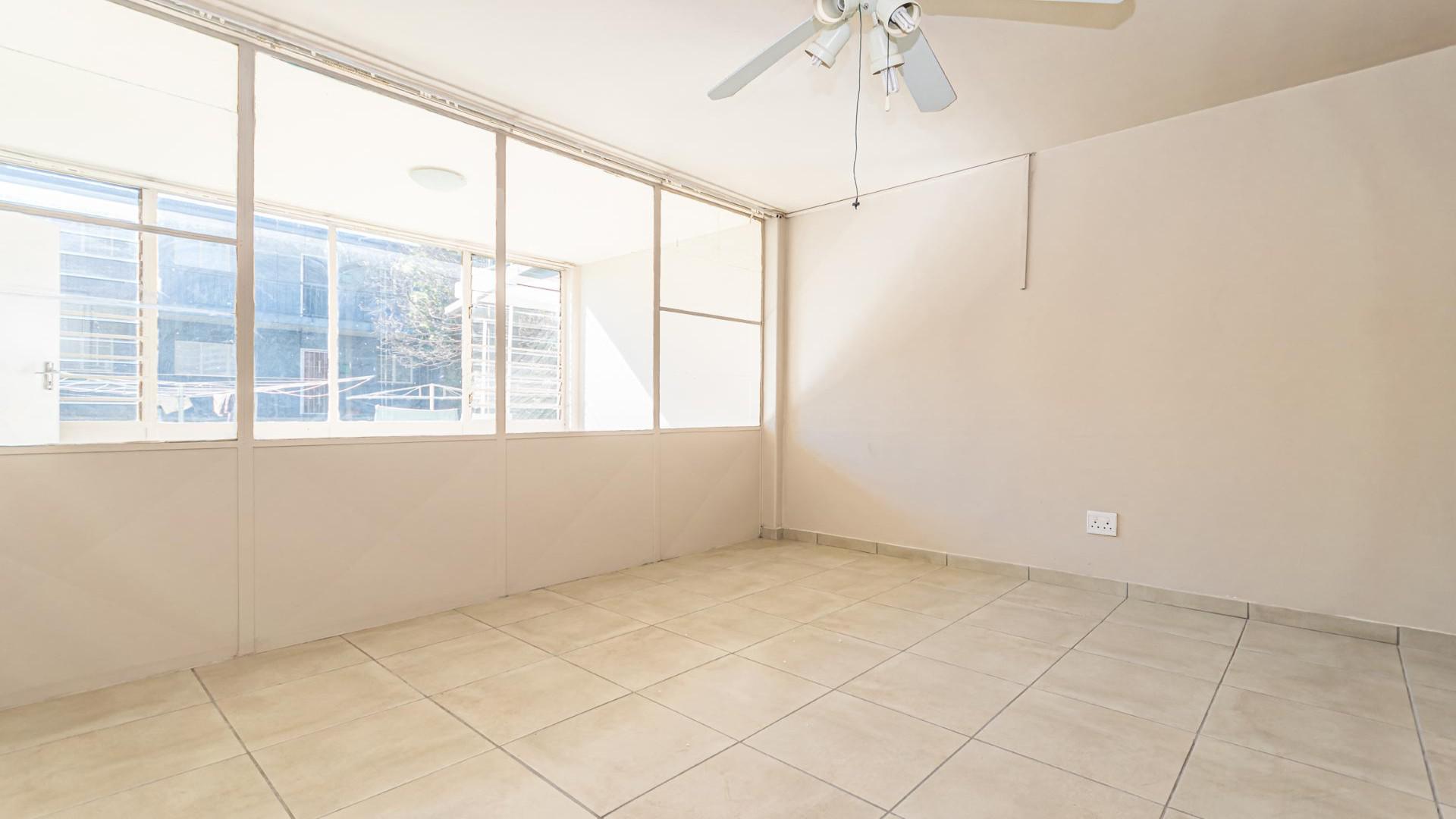 Bed Room 1 - 9 square meters of property in Mindalore