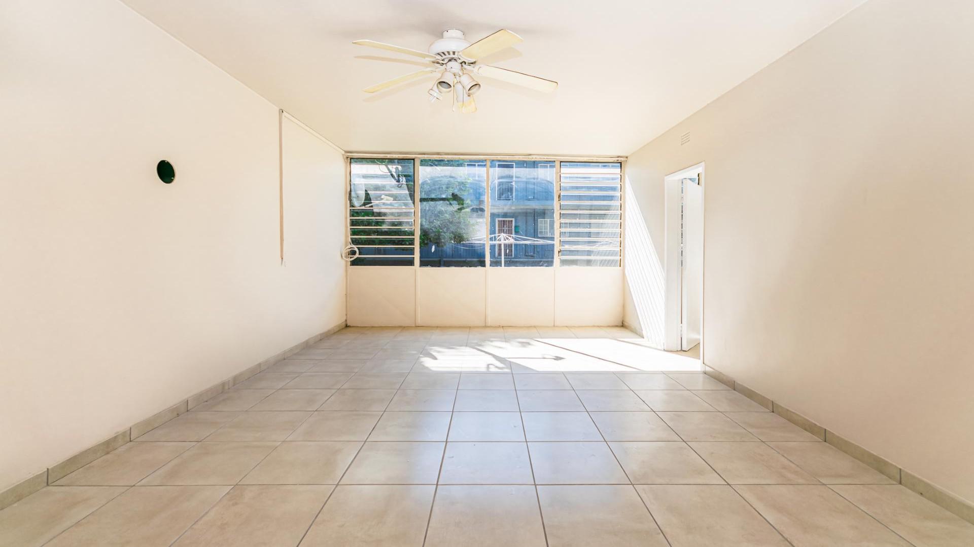 Lounges - 18 square meters of property in Mindalore