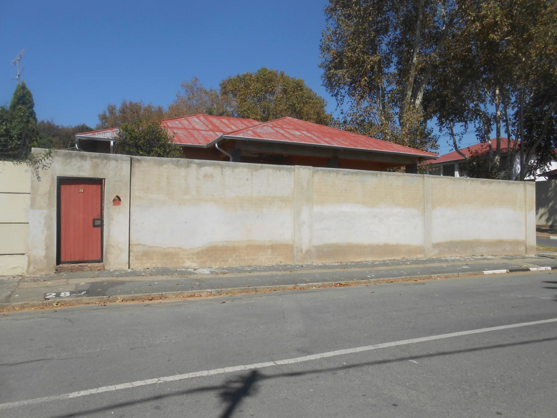 Front View of property in Orange Grove