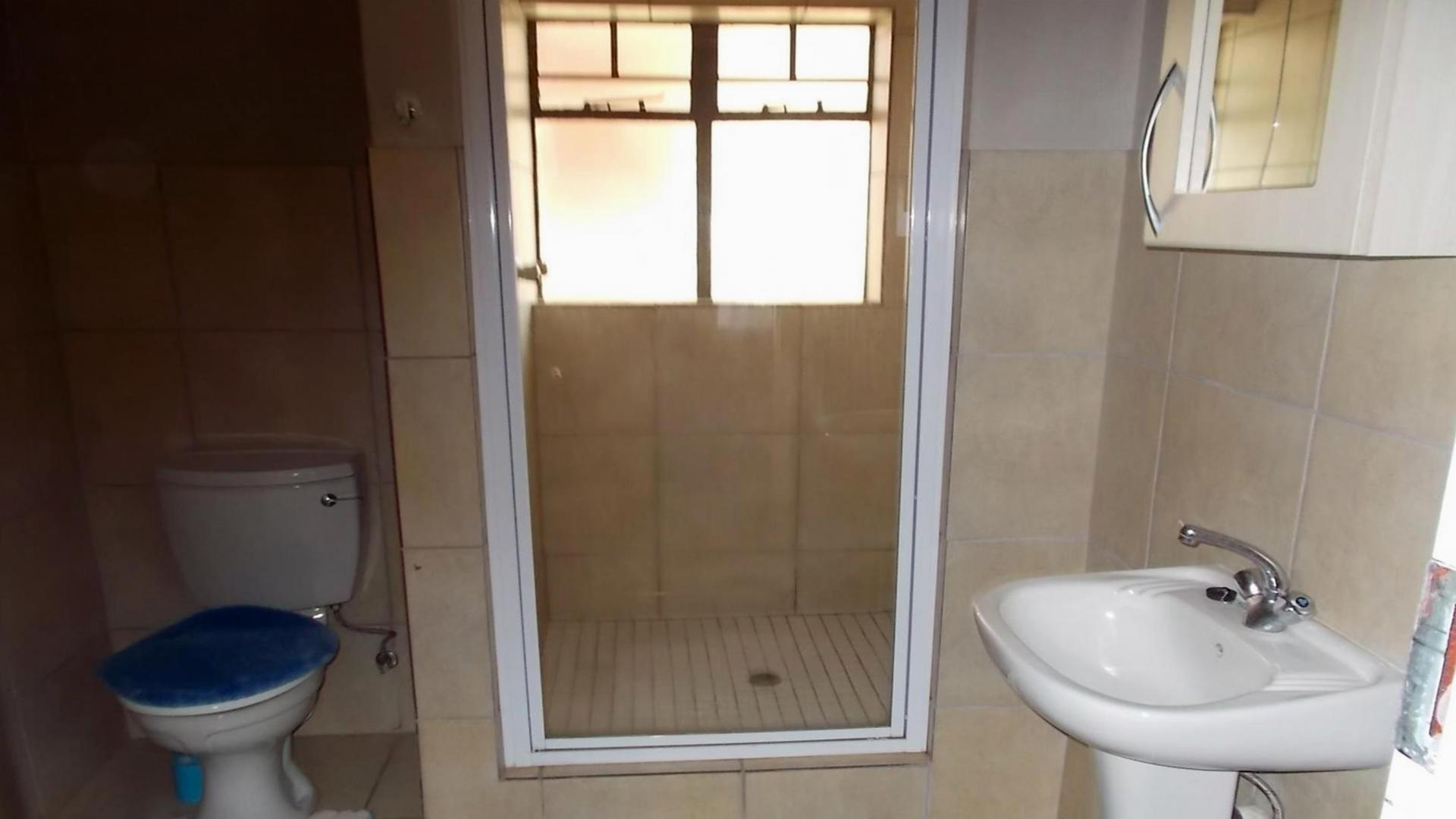 Main Bathroom of property in Lephalale (Ellisras)