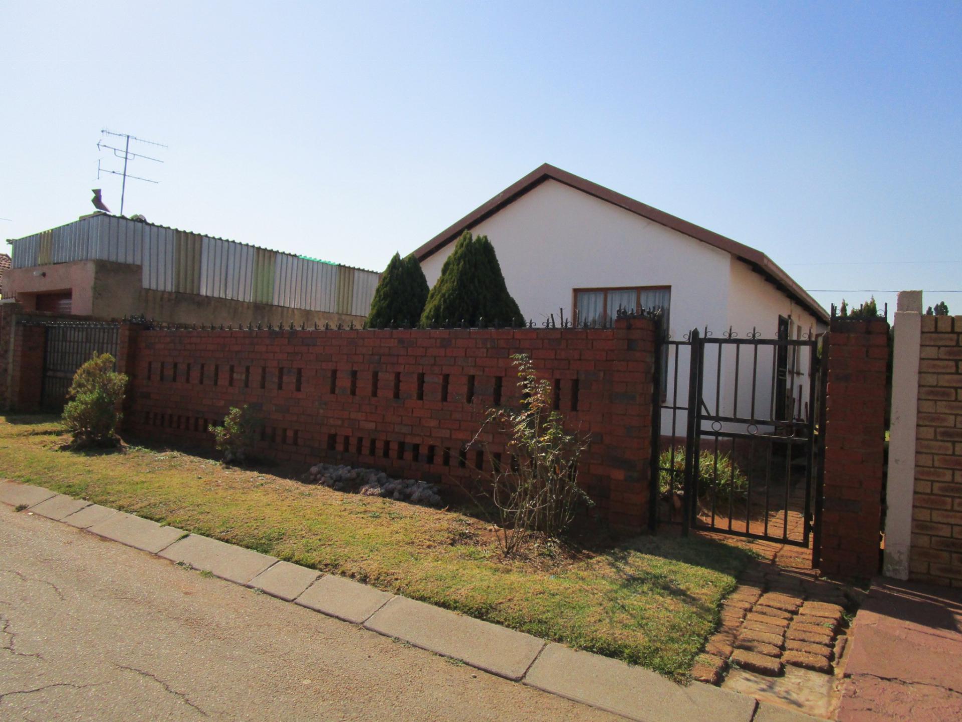 Front View of property in Protea North