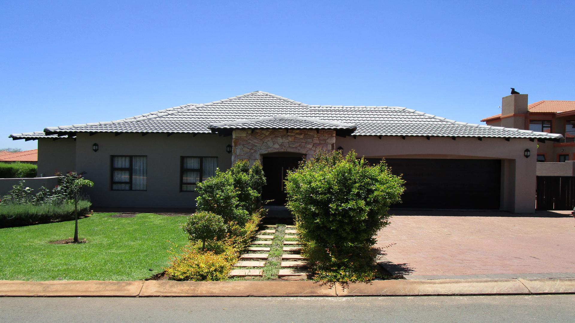 Front View of property in Heuwelsig Estate