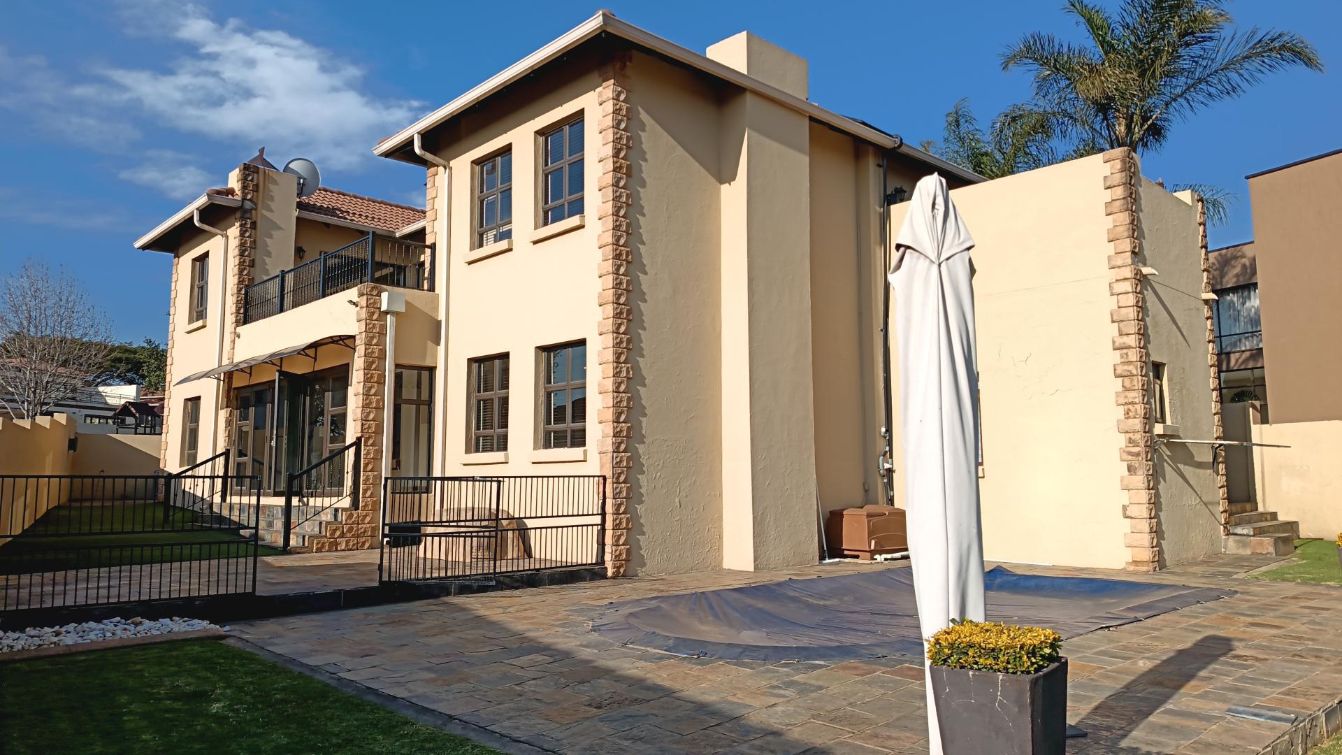 Front View of property in Glen Erasmia Boulevard