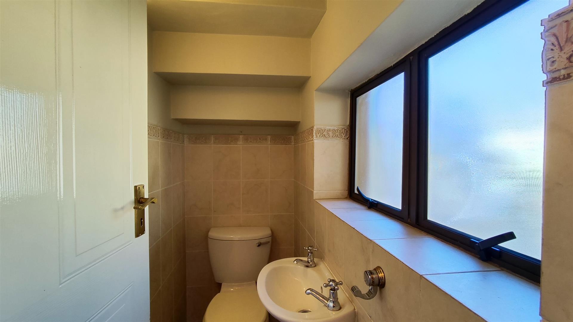 Guest Toilet - 3 square meters of property in Glen Erasmia Boulevard