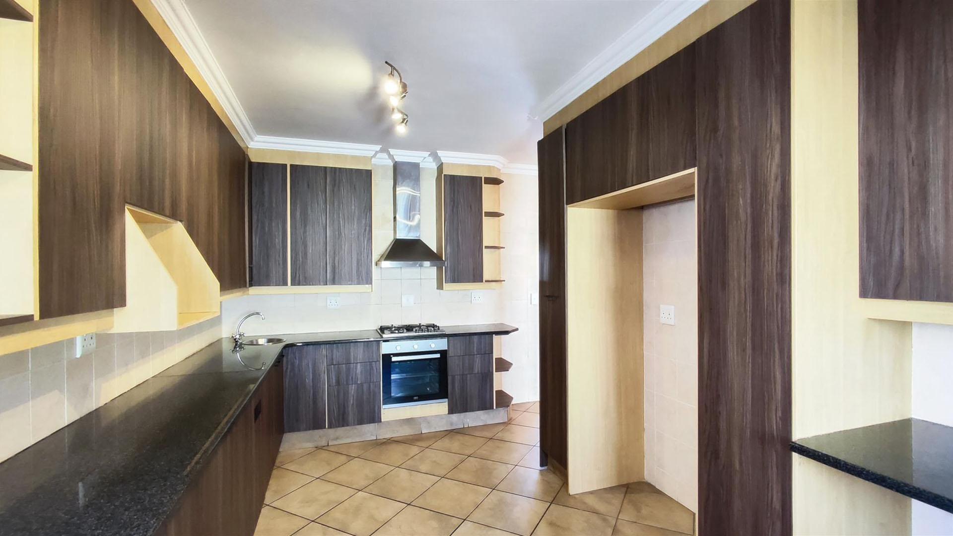 Kitchen - 18 square meters of property in Glen Erasmia Boulevard