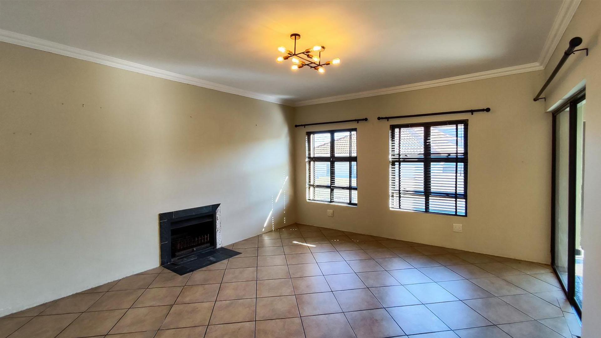 Lounges - 43 square meters of property in Glen Erasmia Boulevard