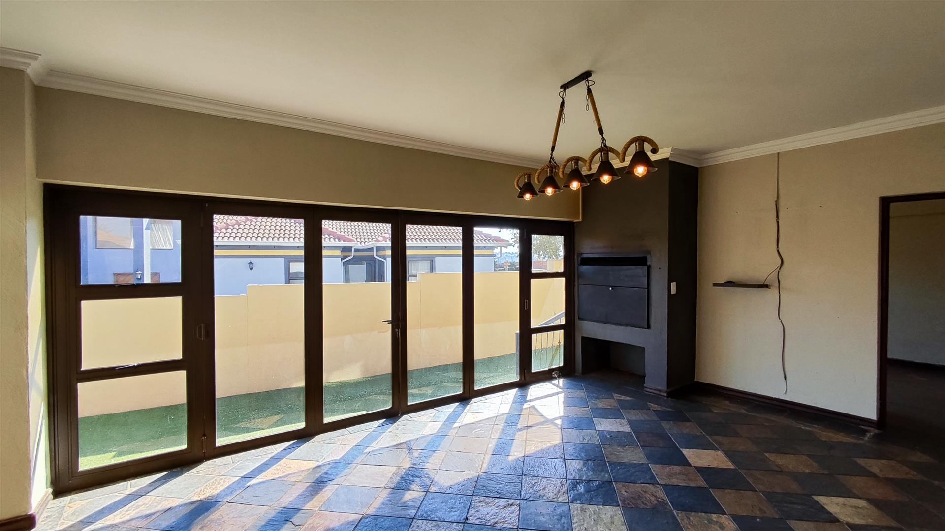 Entertainment - 29 square meters of property in Glen Erasmia Boulevard