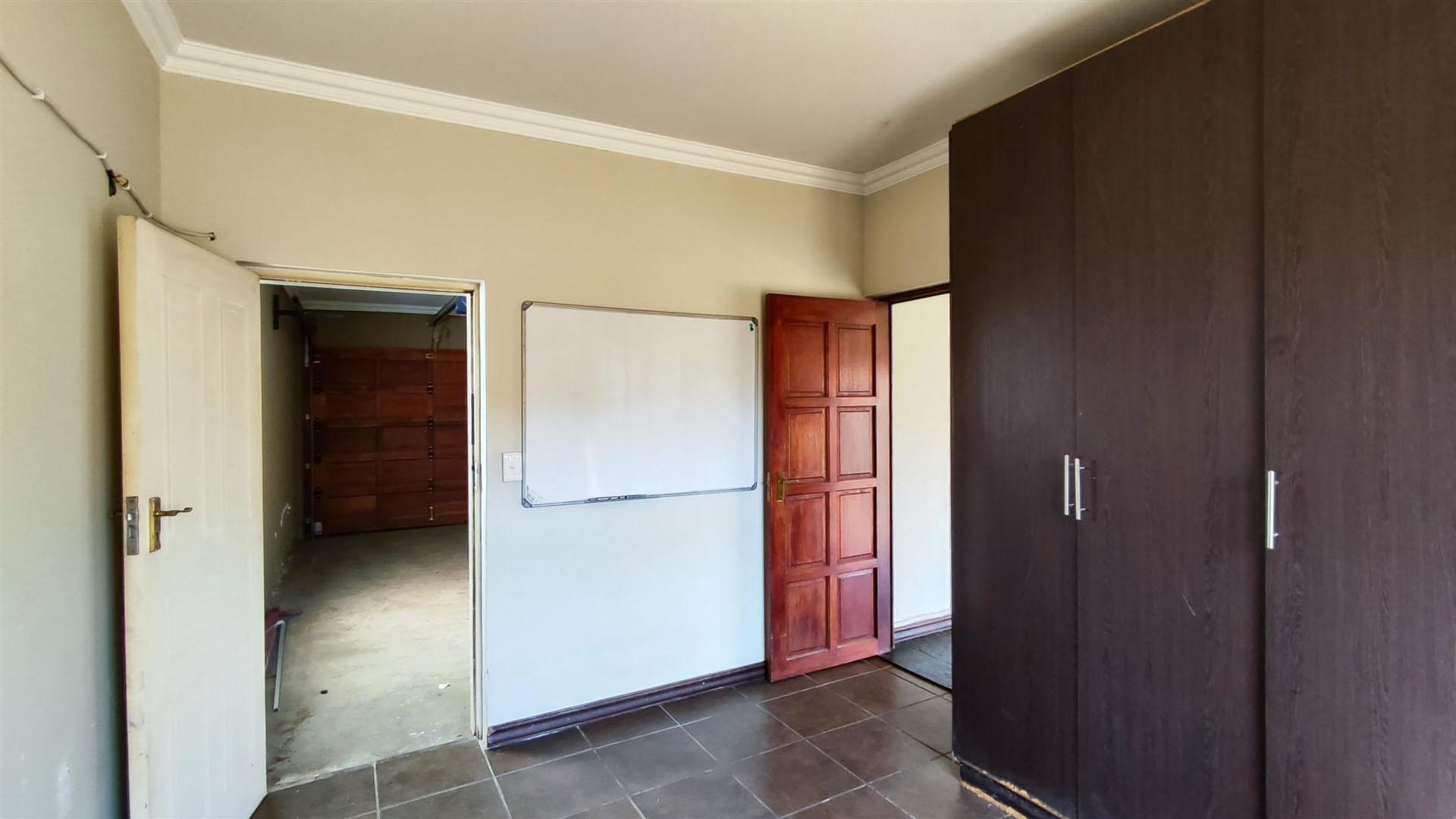 Staff Room - 14 square meters of property in Glen Erasmia Boulevard