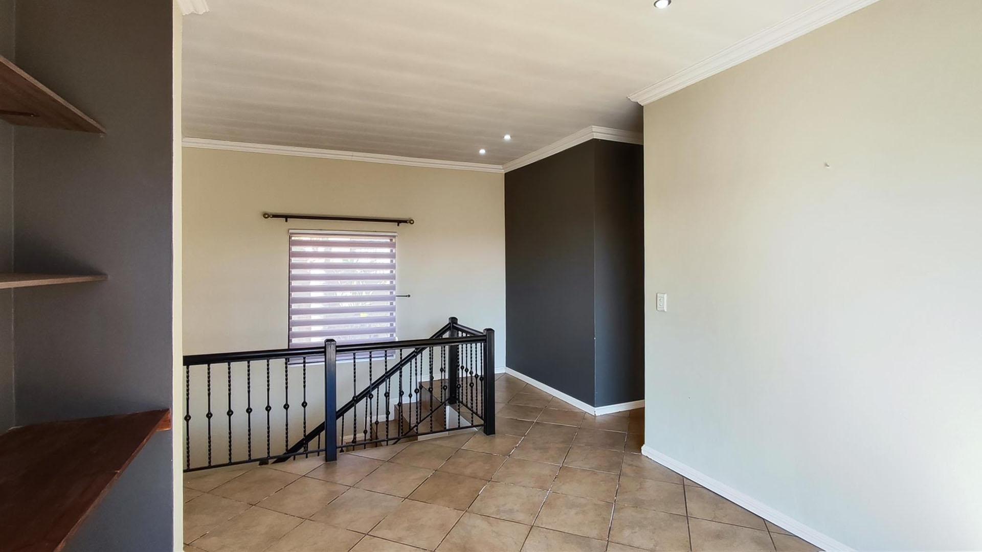 Lounges - 43 square meters of property in Glen Erasmia Boulevard