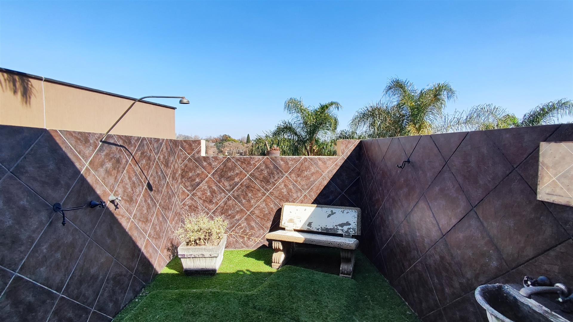 Spaces - 57 square meters of property in Glen Erasmia Boulevard