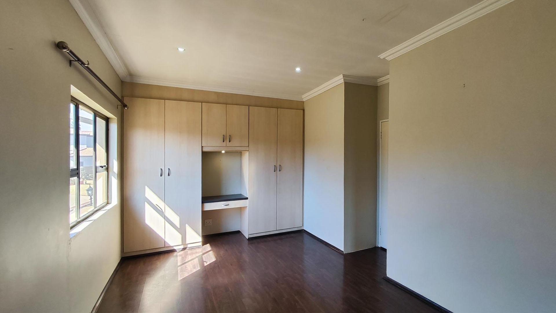 Bed Room 2 - 21 square meters of property in Glen Erasmia Boulevard