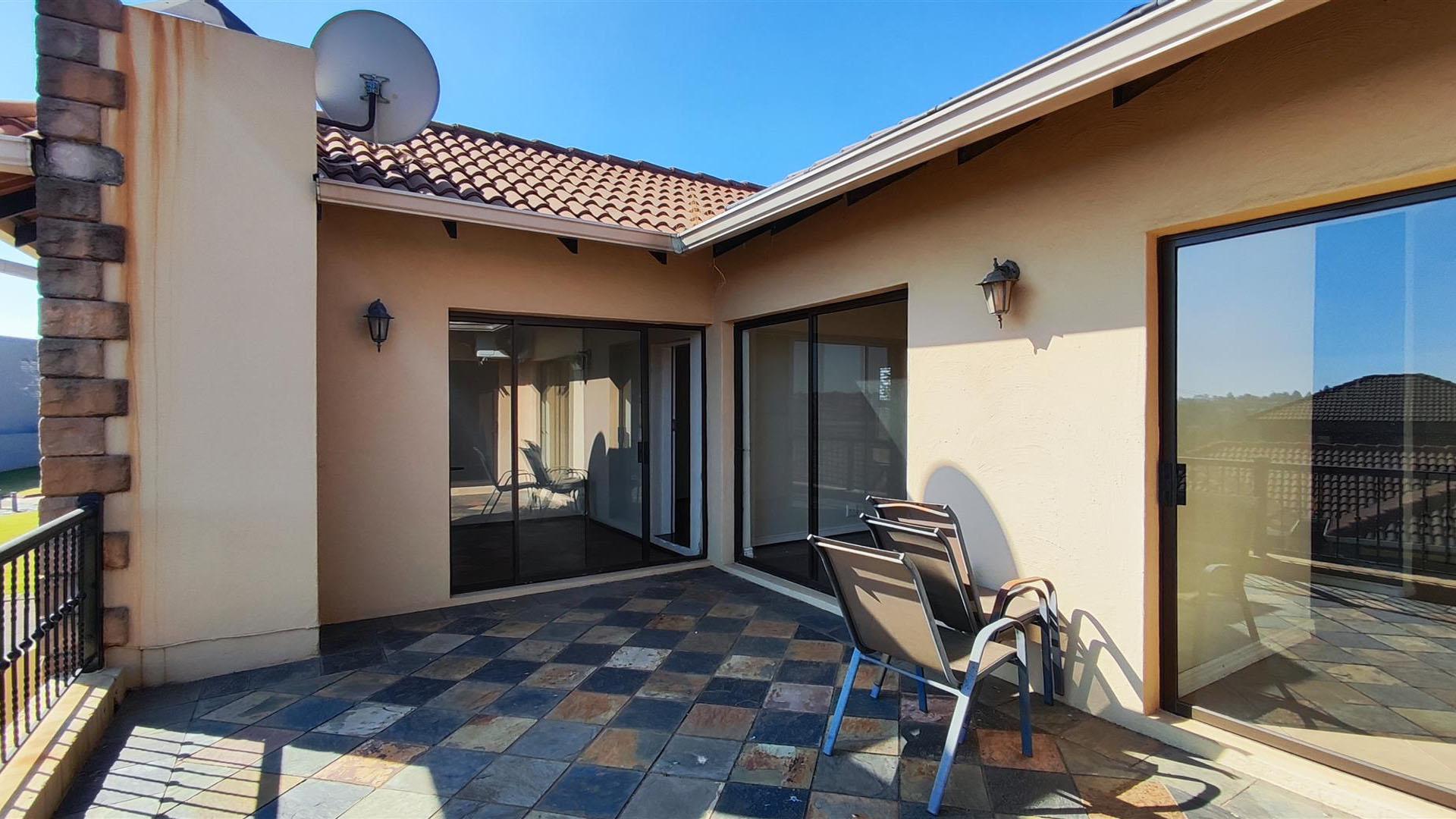 Balcony - 24 square meters of property in Glen Erasmia Boulevard