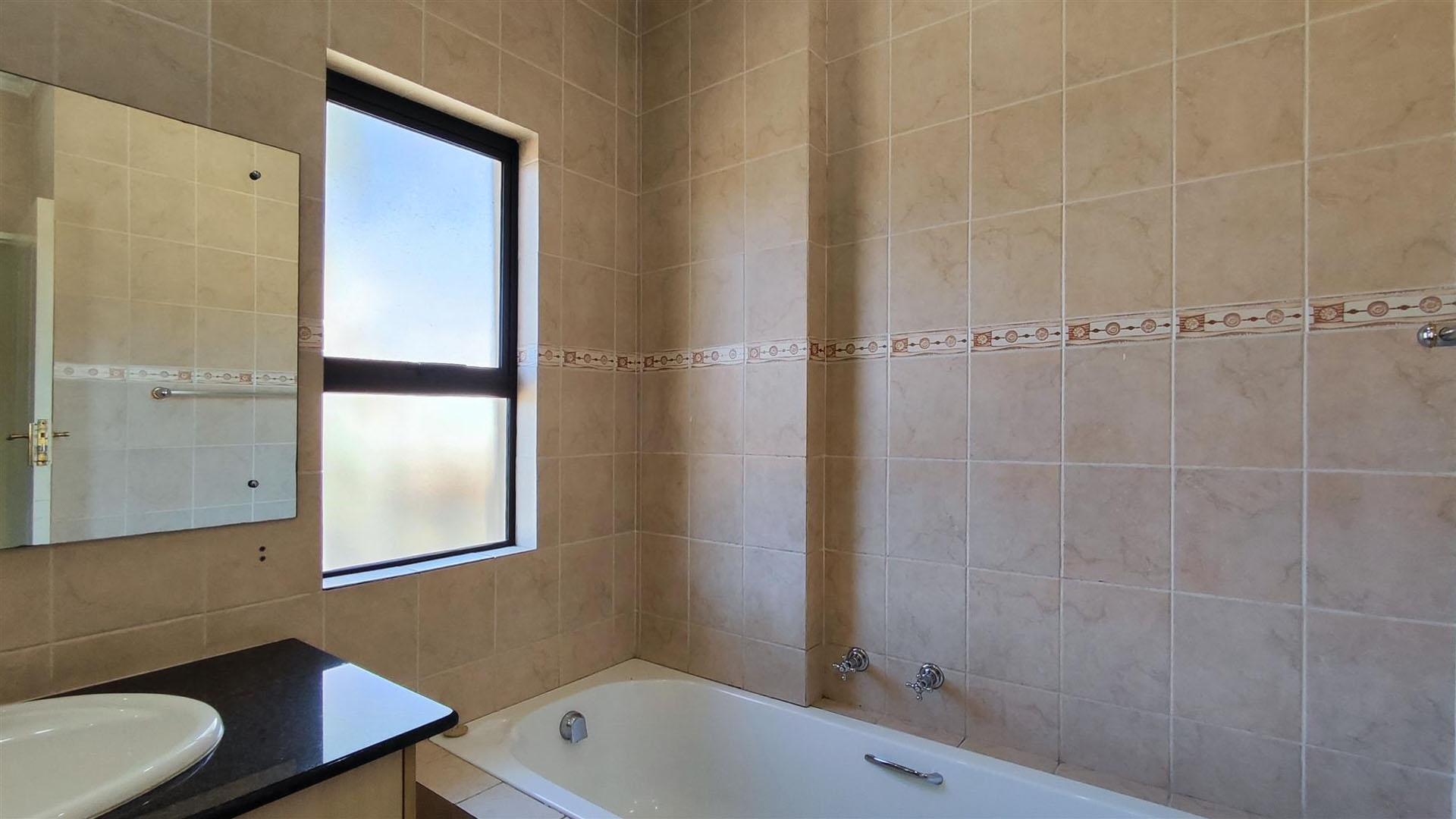 Bathroom 1 - 7 square meters of property in Glen Erasmia Boulevard